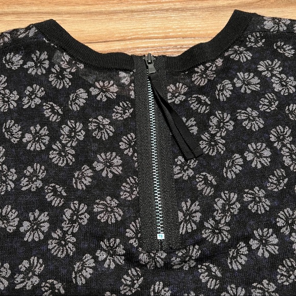 3/$20 🎉 LOFT semi-sheer knit top with quarter-zip in back, Petite Large - Picture 2 of 5